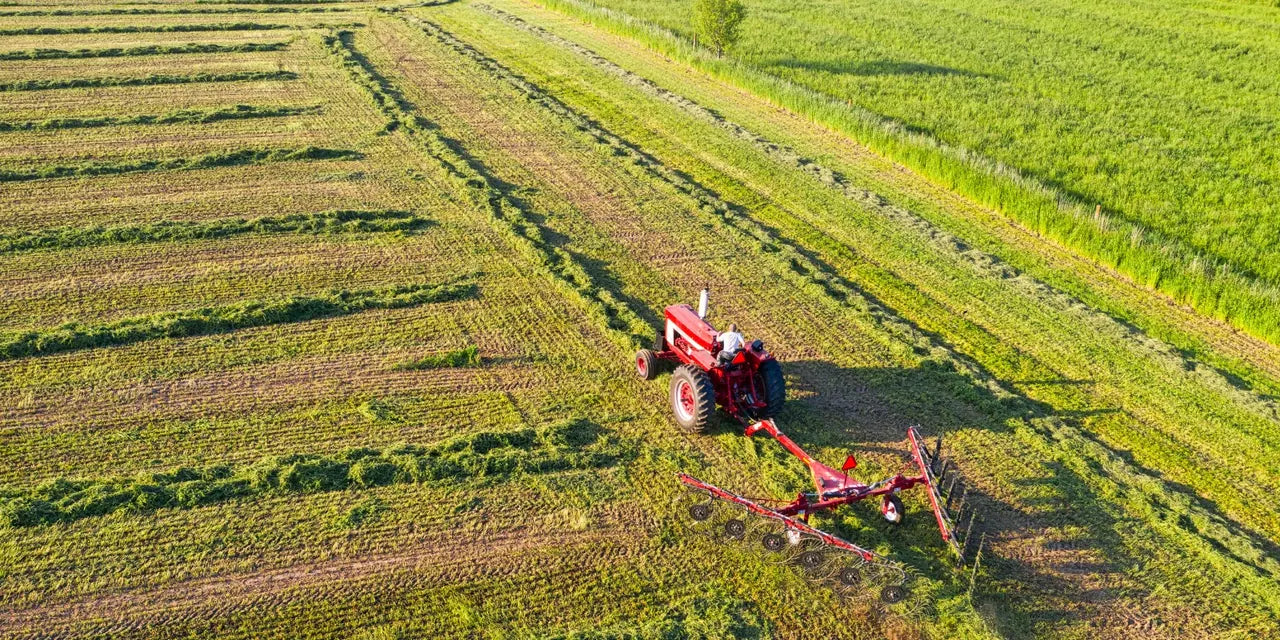Tractor operation tracks used for automatic area calculation