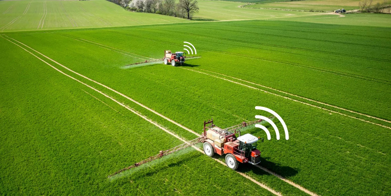 Connected agricultural machines transmitting operation data